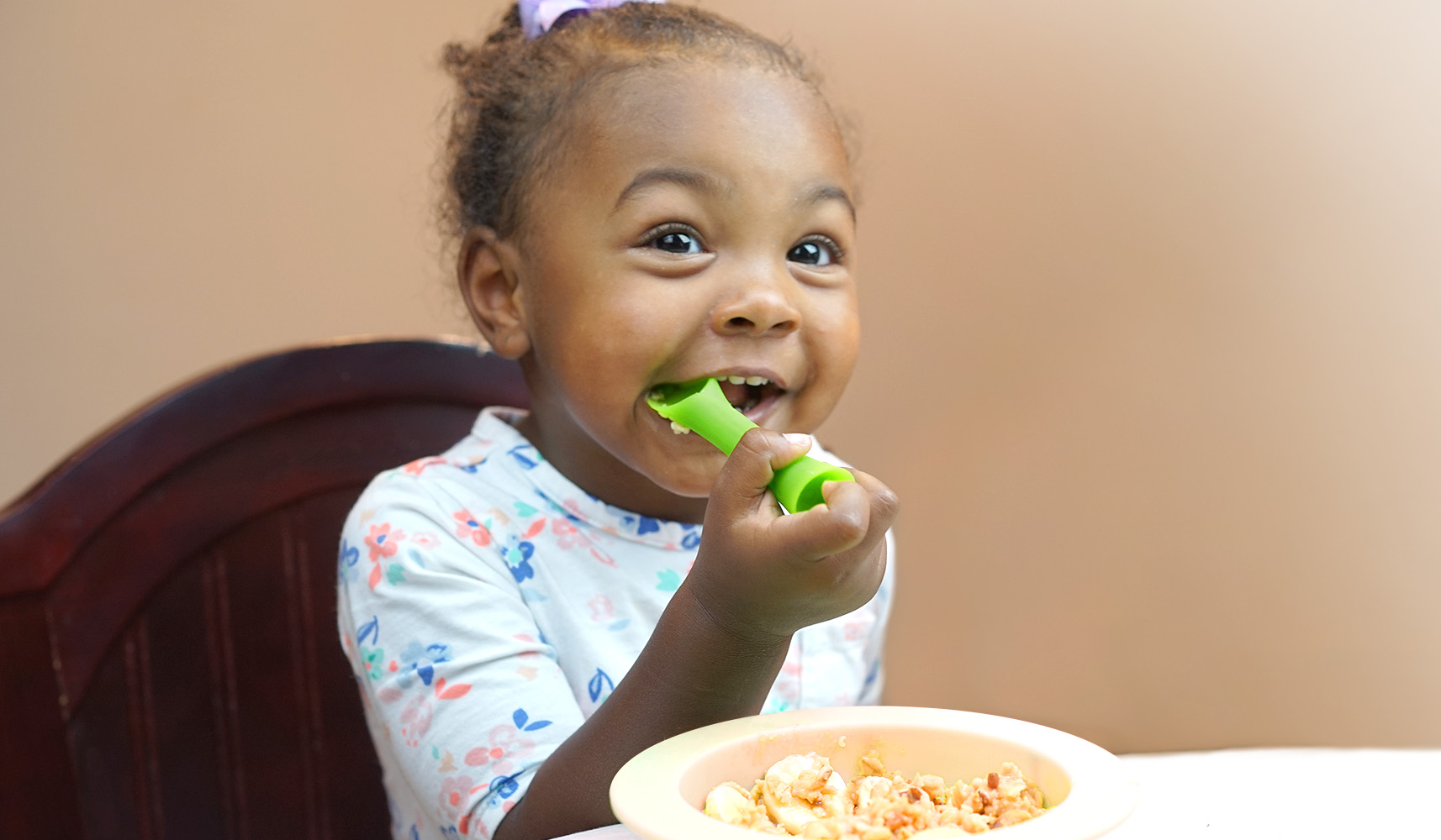 El niño ya come solo', un buen libro sobre baby-led weaning