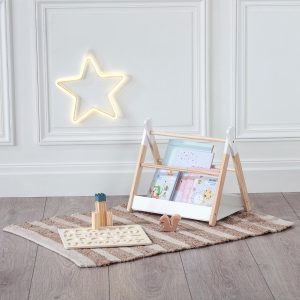 Librería tipi con puntas blancas