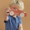 Coche deportivo de madera color teja Little Dutch