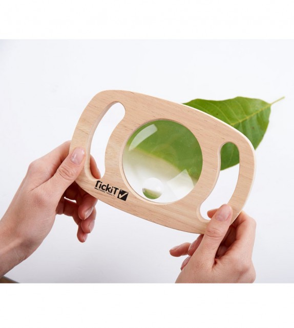 Lupa de madera con asas