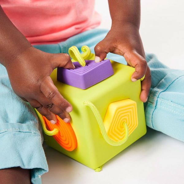 Oombee Cube cubo de actividades para bebés