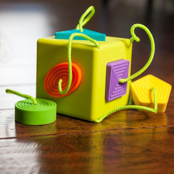 Oombee Cube cubo de actividades para bebés
