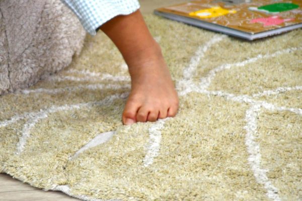 Alfombra Lavable Mini Monstera Olive de Lorena Canals