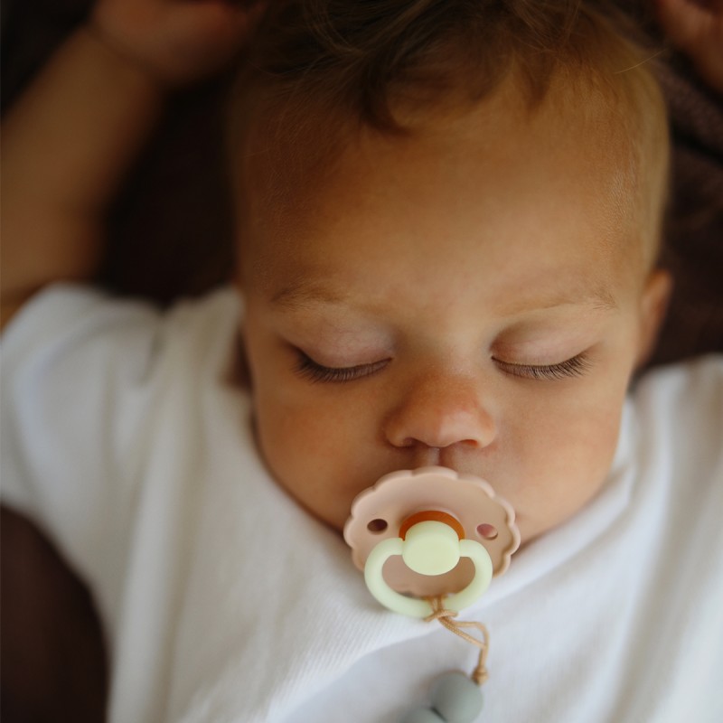 pack-2-chupetes-night-latex-daisy-cream-french-gray-6