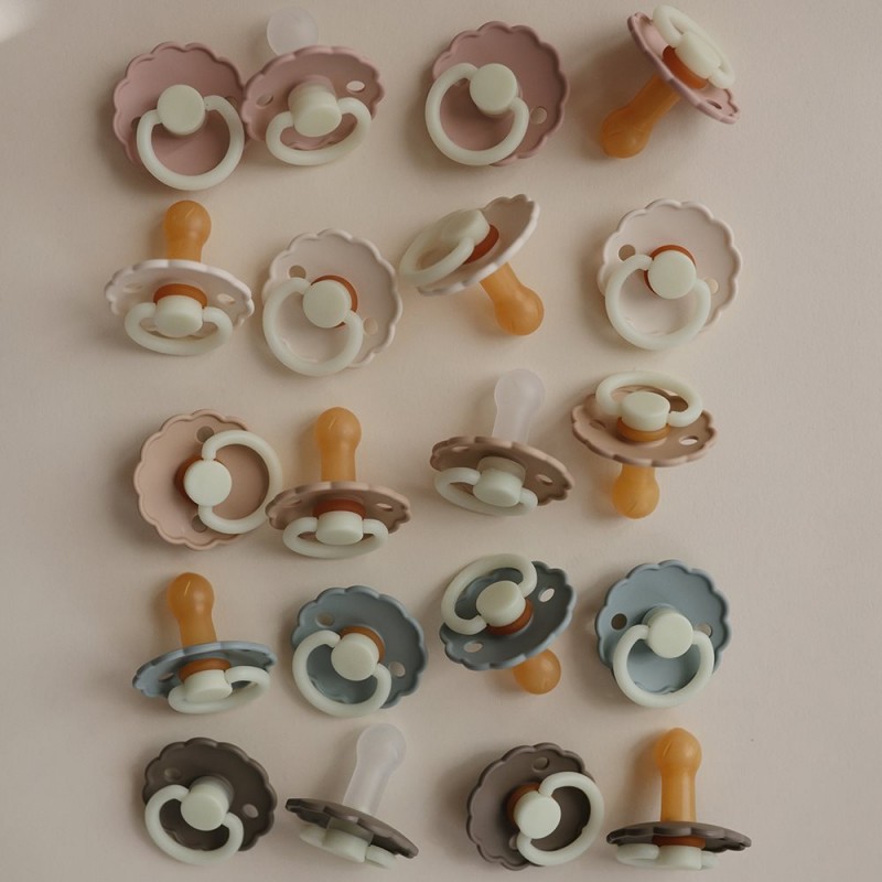 pack-2-chupetes-night-latex-daisy-cream-french-gray-6